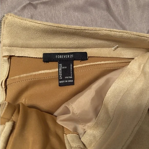 Forever 21 Suede-like shorts - Picture 3 of 7